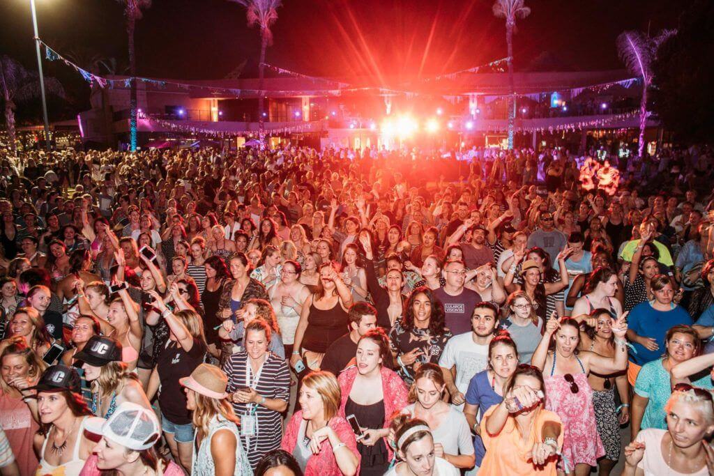 The Crowd Stage LuLaRoe Vision Inspire 2016 Convention Kick Off Party Crowd